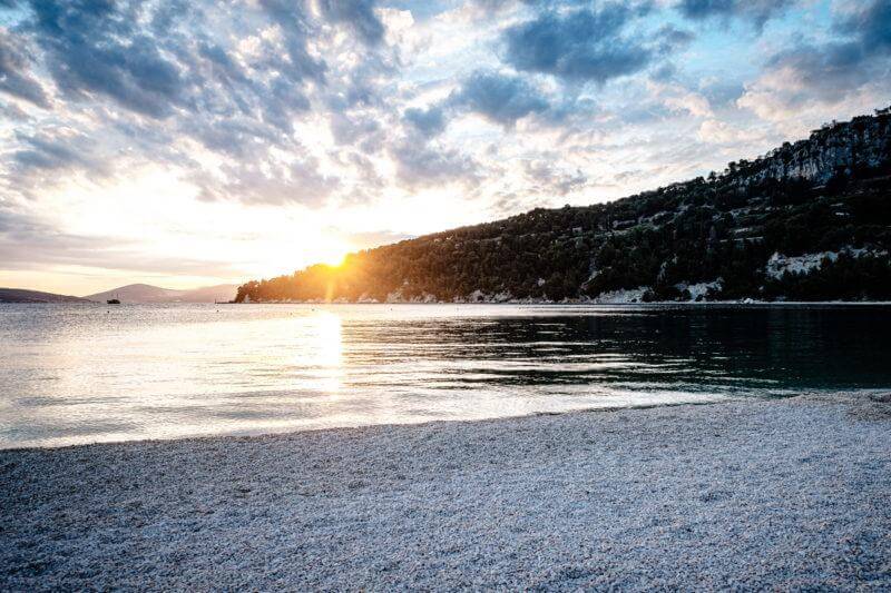 Sonnenuntergang Beachclub bei Hochzeit am Strand Kroatien