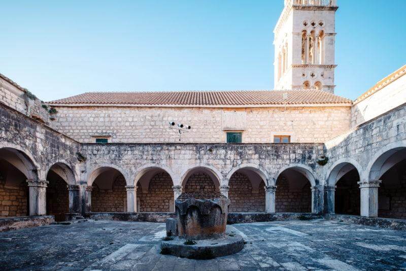 Kloster als Hochzeitslocation für Hochzeit in Kroatien Heiraten Location