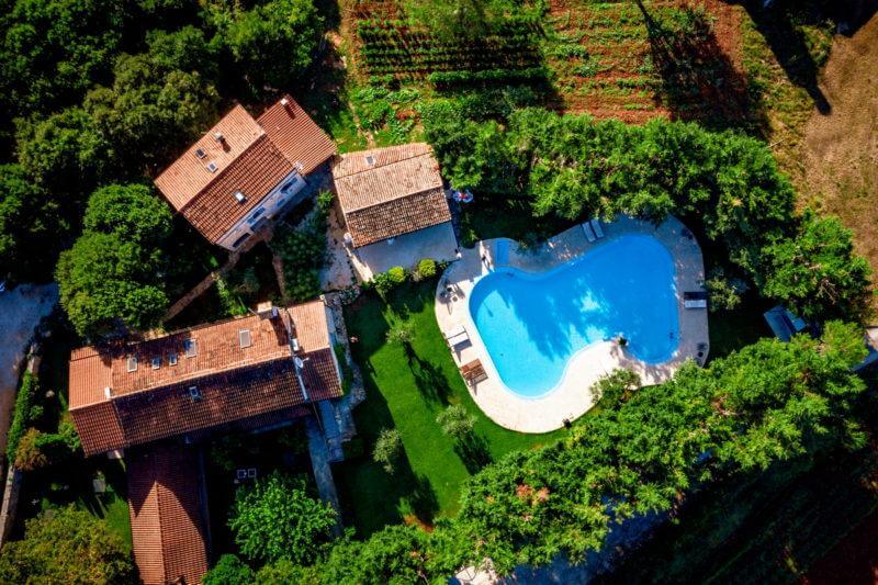 Mediterrane Steinvilla mit Pool in Kroatien