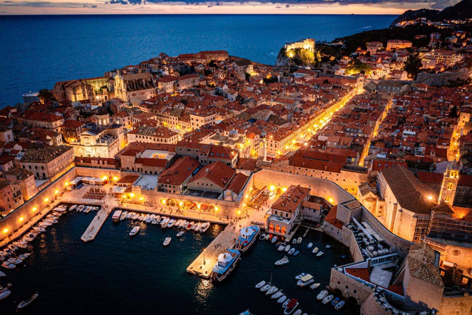 Luftaufnahme Kroatien Dubrovnik bei Nacht