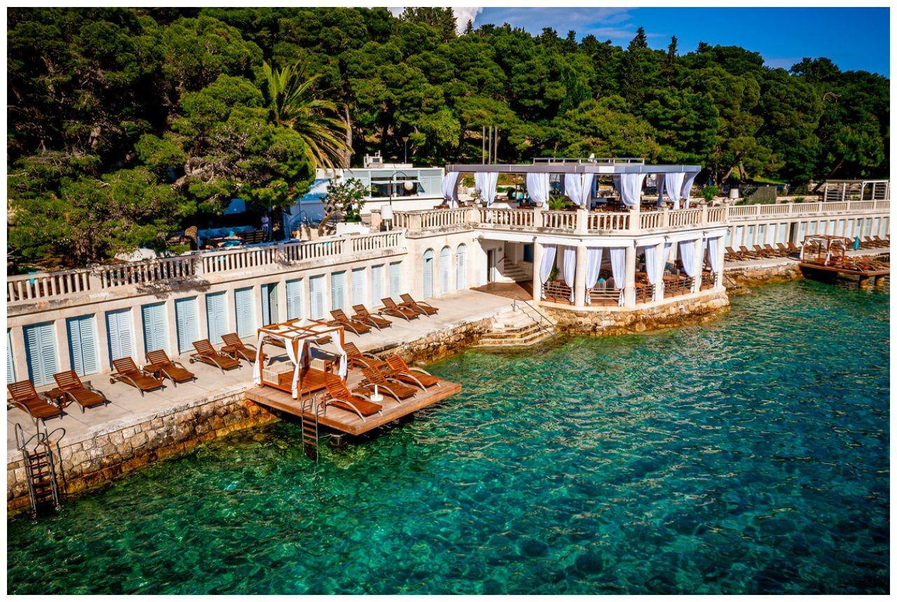 Beachclub am Meer in Kroatien