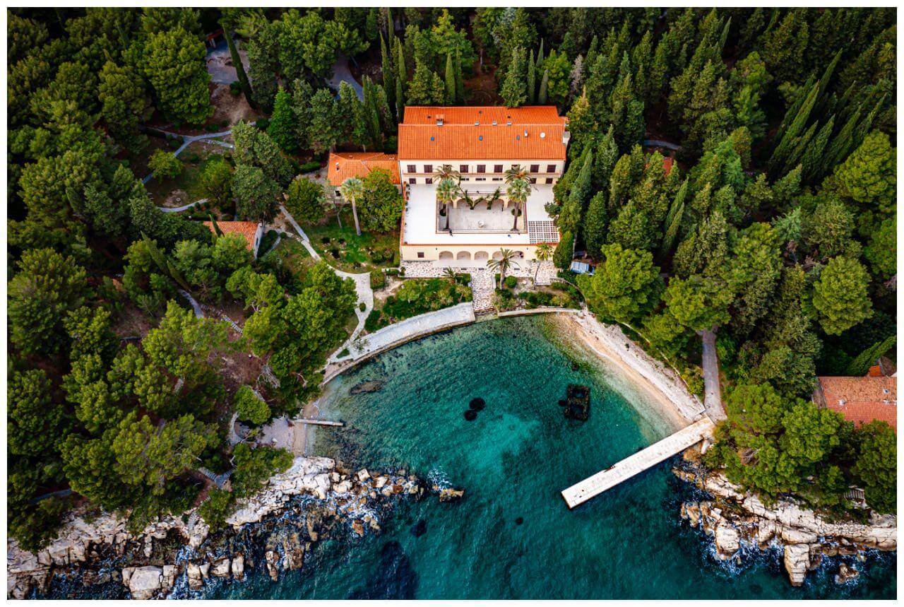 Einsame Villa am Meer in Kroatien