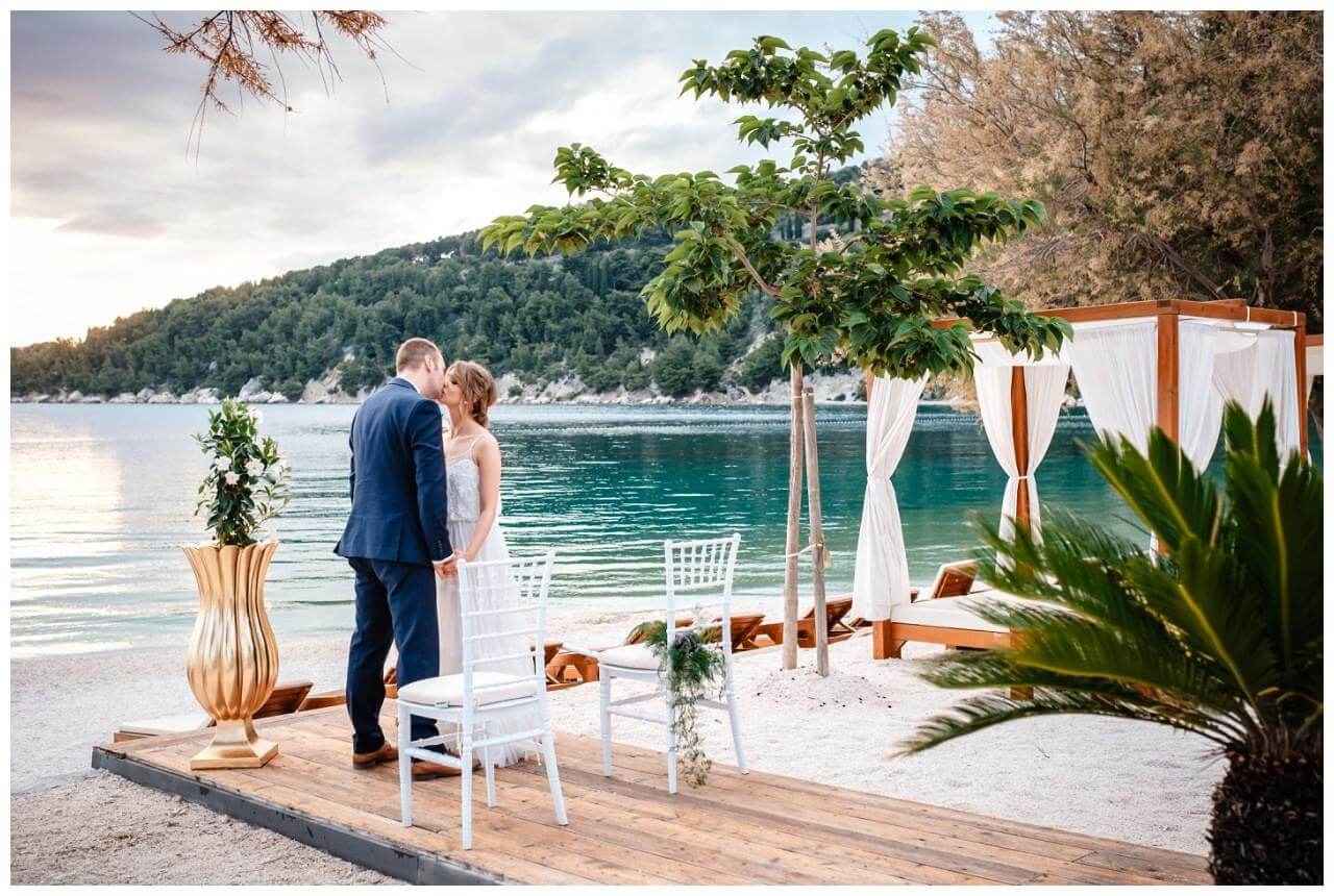 Brautpaar Hochzeit Beachclub in Kroatien