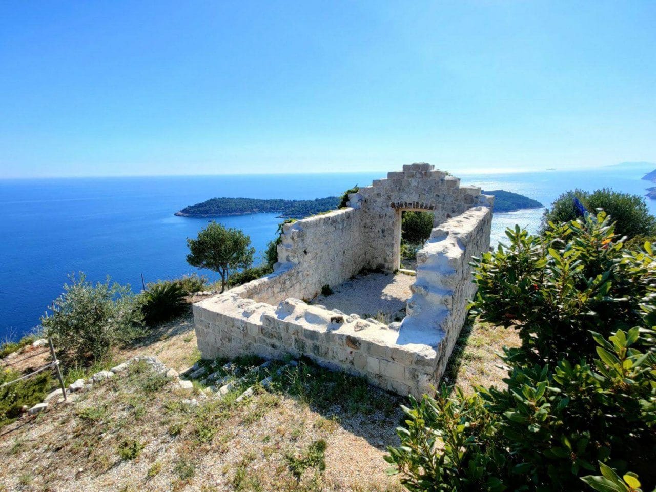 Hochzeit im Orsula Park Heiraten Hochzeitslocation Location in Kroatien Berge am Meer mit Ruine