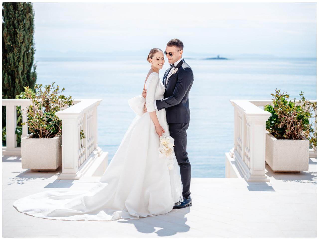 Luxus Hochzeit in weiß Brautpaar am Meer Wedding Kroatien, wedding in croatia,hochzeitsplanerin kroatien, hochzeit in kroatien