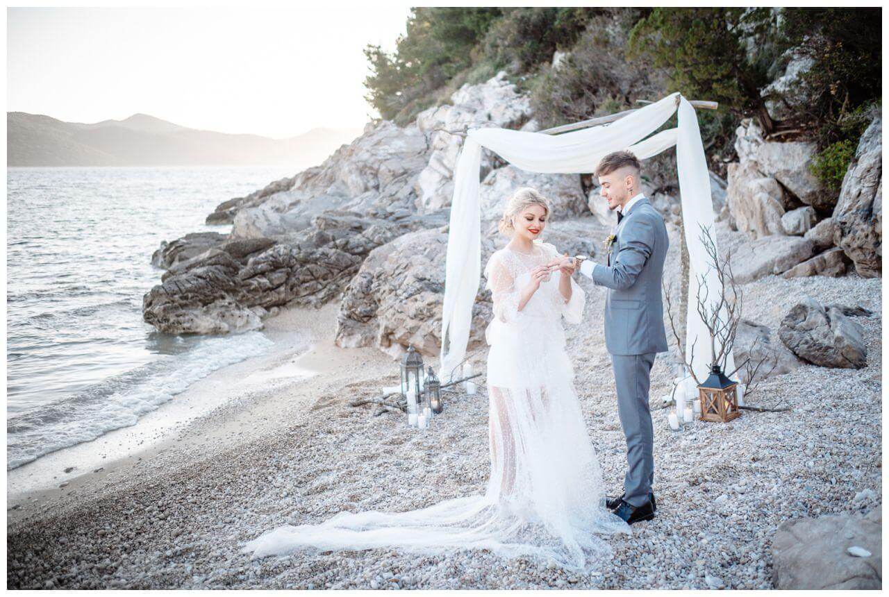 Hochzeit in Kroatien Paarshooting am Meer Brautkleid Wedding Kroatien, wedding in croatia,hochzeitsplanerin kroatien, hochzeit in kroatien