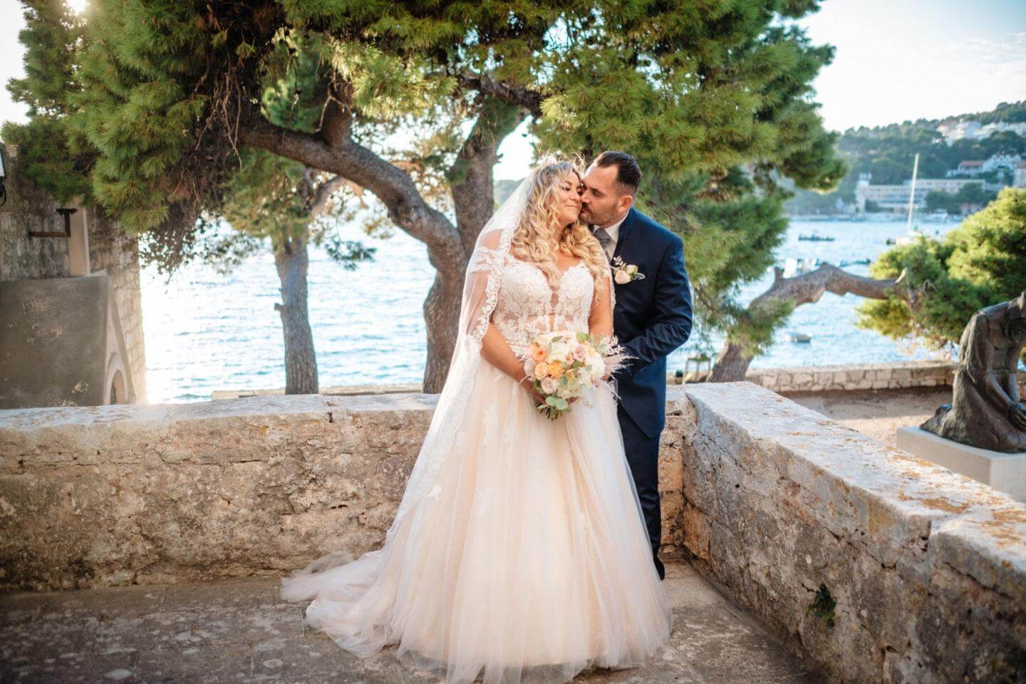 Hochzeit in Kroatien Brautpaar beim Shooting Wedding Kroatien, wedding in croatia,hochzeitsplanerin kroatien, hochzeit in kroatien