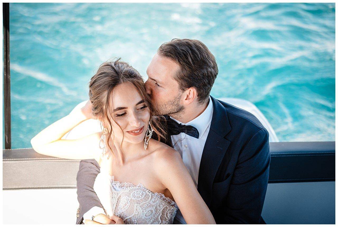 Brautpaar auf Boot Shooting Real Wedding Kroatien, wedding in croatia,hochzeitsplanerin kroatien, hochzeit in kroatien