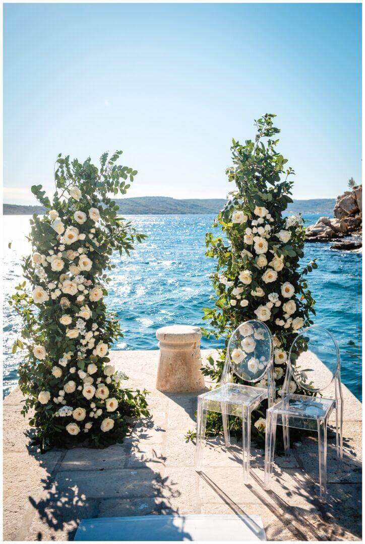 Traubogen Blumensäulen Hochzeit am Meer in Kroatien Real Wedding Kroatien, wedding in croatia,hochzeitsplanerin kroatien, hochzeit in kroatien