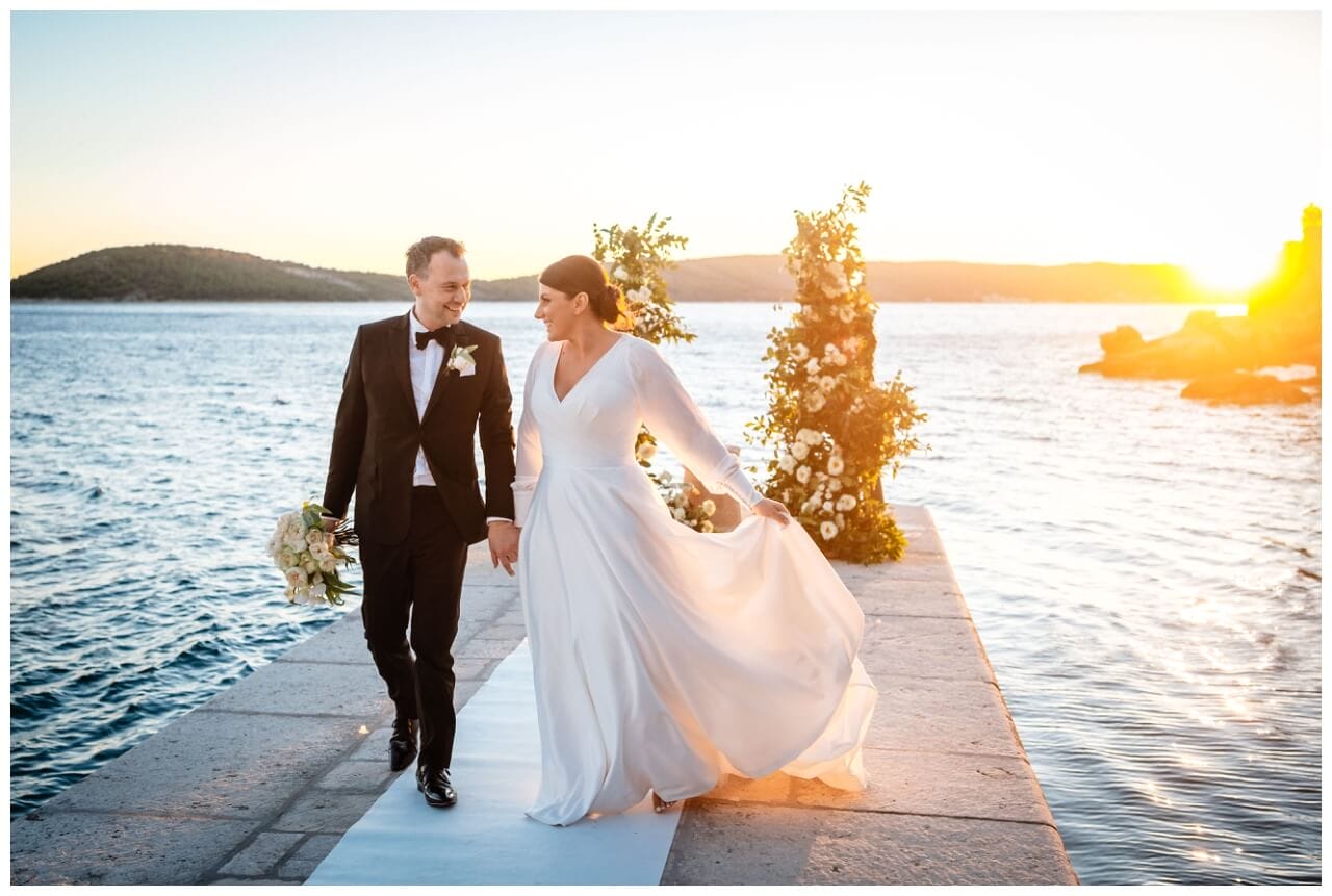 Brautpaar Shooting bei Sonnenuntergang Real Wedding Kroatien, wedding in croatia,hochzeitsplanerin kroatien, hochzeit in kroatien