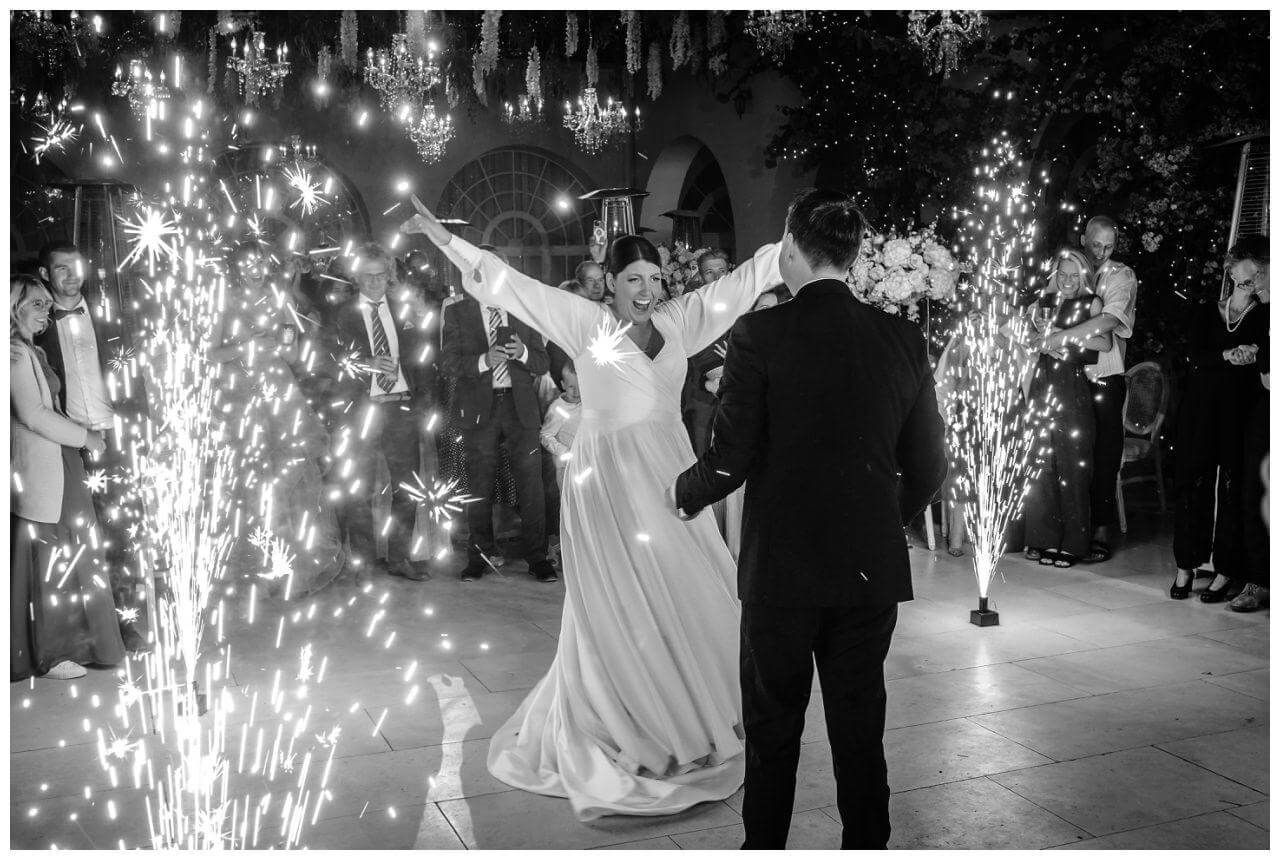Brautpaar Tanz bei Feuerwerk Real Wedding Kroatien, wedding in croatia,hochzeitsplanerin kroatien, hochzeit in kroatien