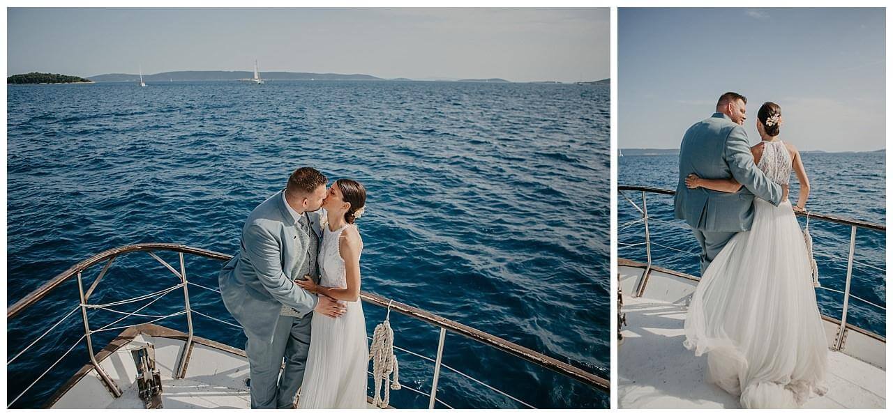 Brautpaar auf Boot in Kroatien in der Stadt Split