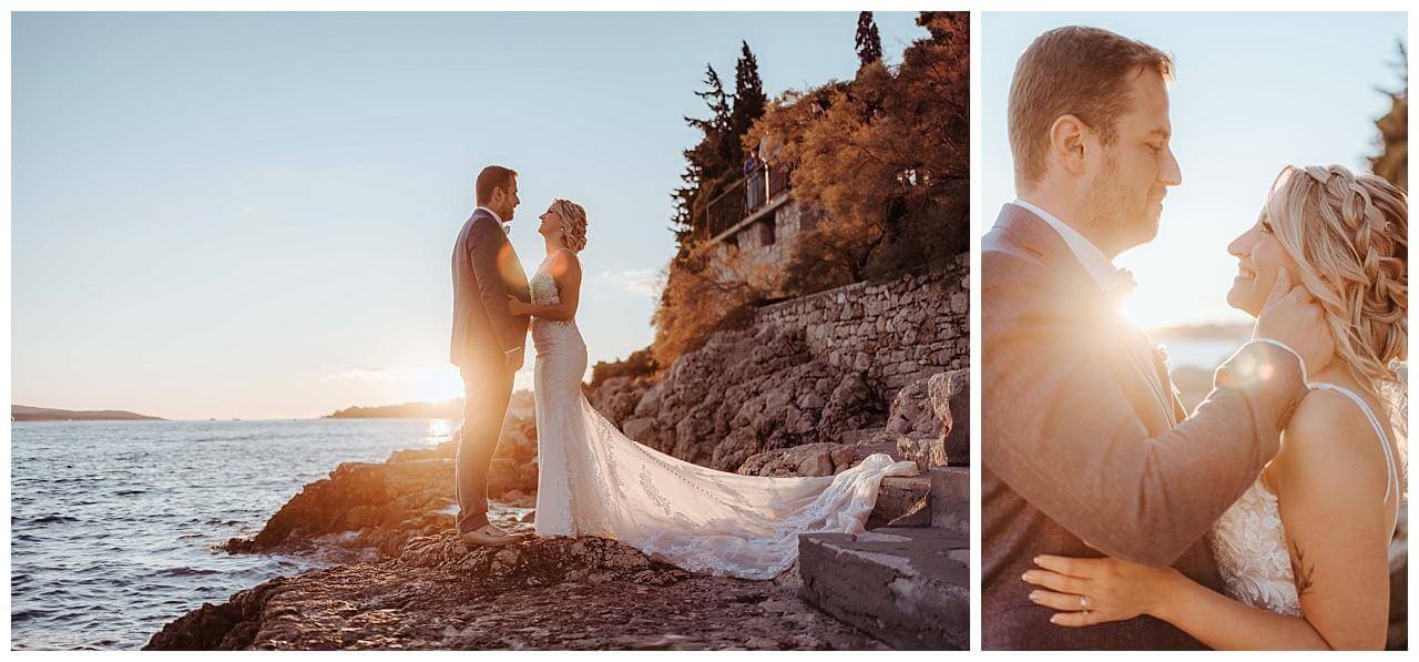 Brautpaar am Meer in Sonnenuntergang bei ihrer Hochzeit auf der Insel Brac in Kroatien