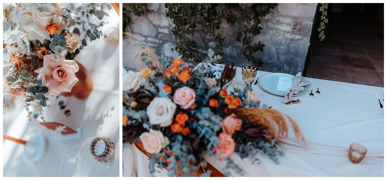 Tischdekoration in creme weiß hell blau und neutral orange und braunen gläsern bei einer Hochzeit auf der Insel Brac in Kroatien