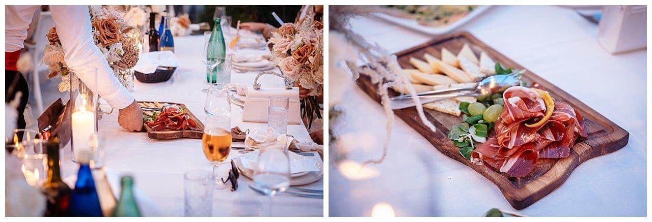 Hochzeits buffet am Abend bei einer Hochzeit am Meer in Kroatien
