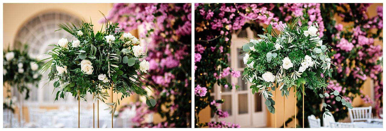 Dekoration für Hochzeit aus weißen Rosen und blättern bei einer Hochzeit in Split Kroatien