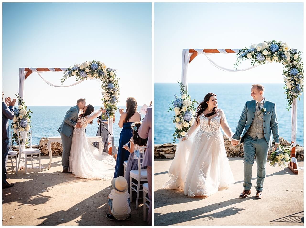Freie Trauung mit dem Blick aufs Meer und Traubogen aus Holz mit weißen Stoff und blau weißen Blumen bei einer Hochzeit in einer privaten Finka in Kroatien