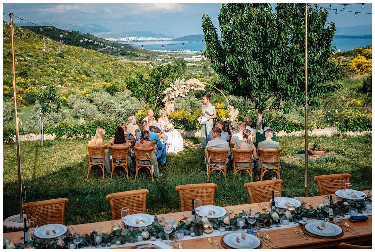 Freie Trauung bei einer Privat Villa mit Blick auf Natur und Meer in Istrien Kroatien
