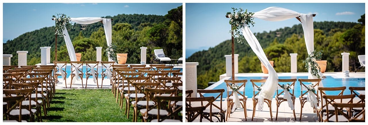 Traubogen aus Holz mit weißem Stoff und weißen Rosen am Pool mit dem Blick aufs Meer bei einer Hochzeit in einer privaten Villa in Kroatien